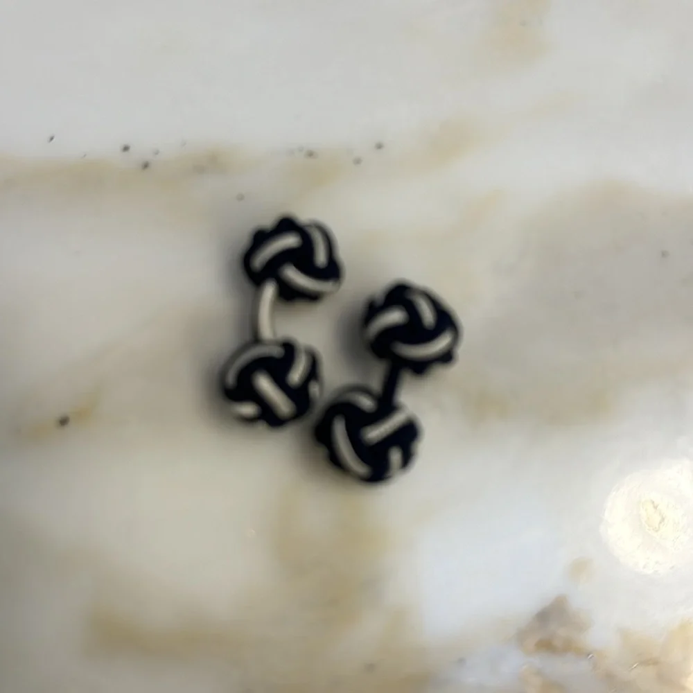 Brooks Brothers Silk Knot Cuff Links. Stretchy. In white and blue. GUC.